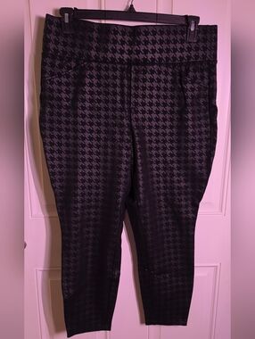 Houndstooth Ankle Cropped Ponte Pants - Black